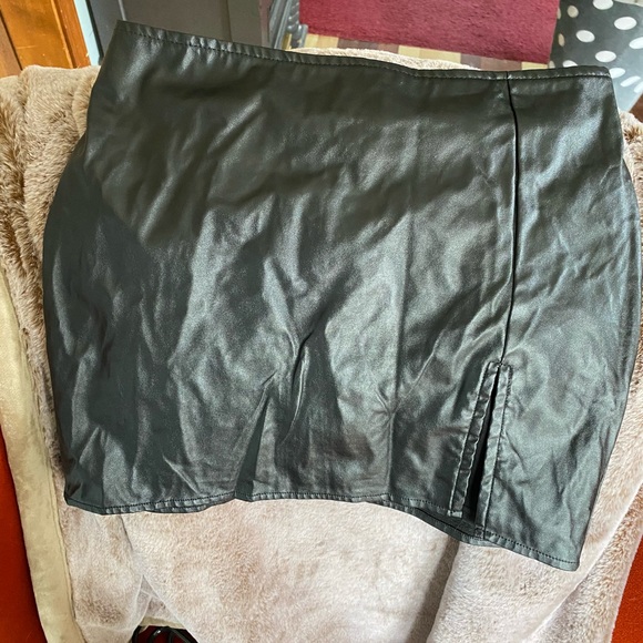 — - Picture 2 of 3